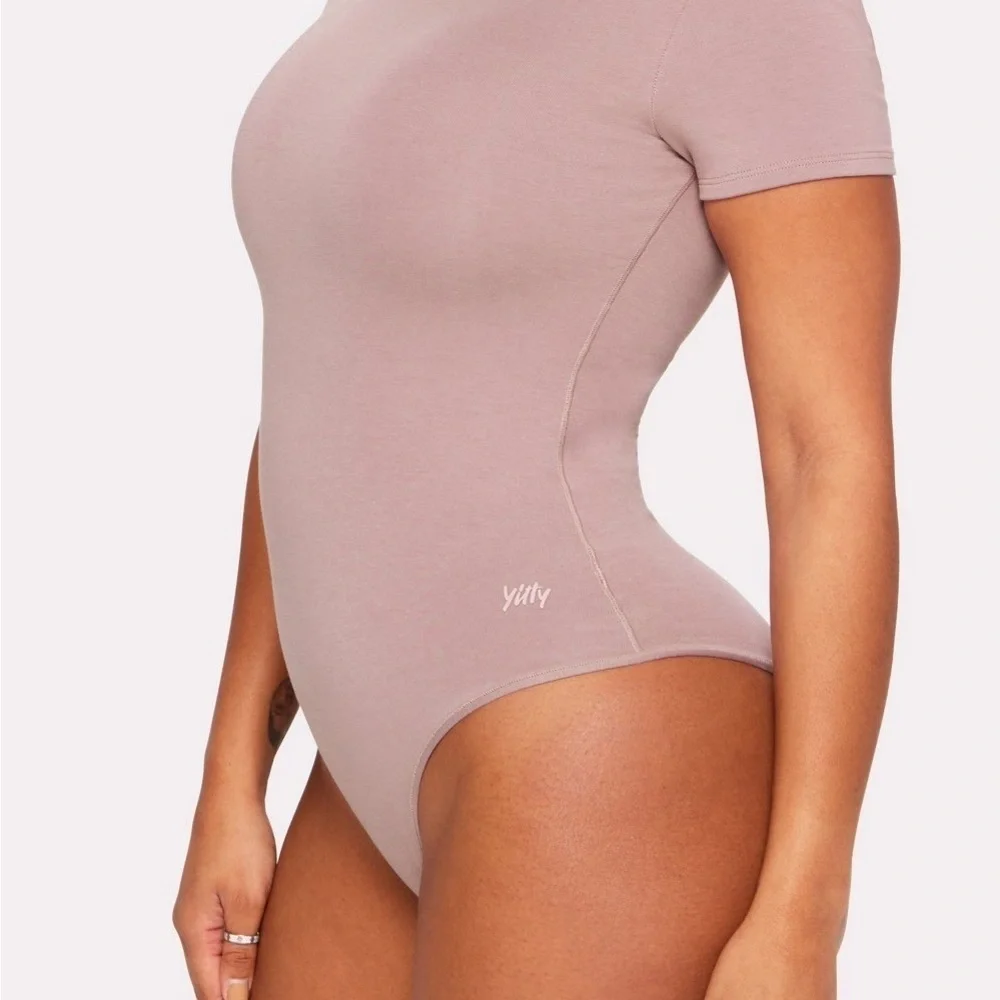 Snug Cotton shirt sleeve brief bodysuit NWT Large